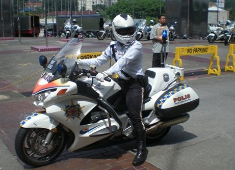 Những điều biết khi đi du lịch Malaysia - Cảnh sát Malaysia